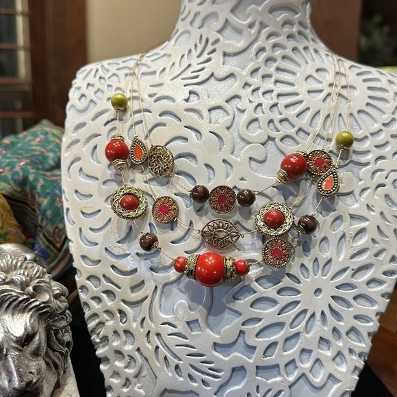 NWT Macy’s Fashion Necklace Tiered 3 Layers Gold Tone Red Brown Green 18” - Picture 4 of 7
